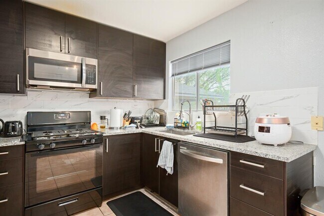 Building Photo - 13803 Randalstone Dr