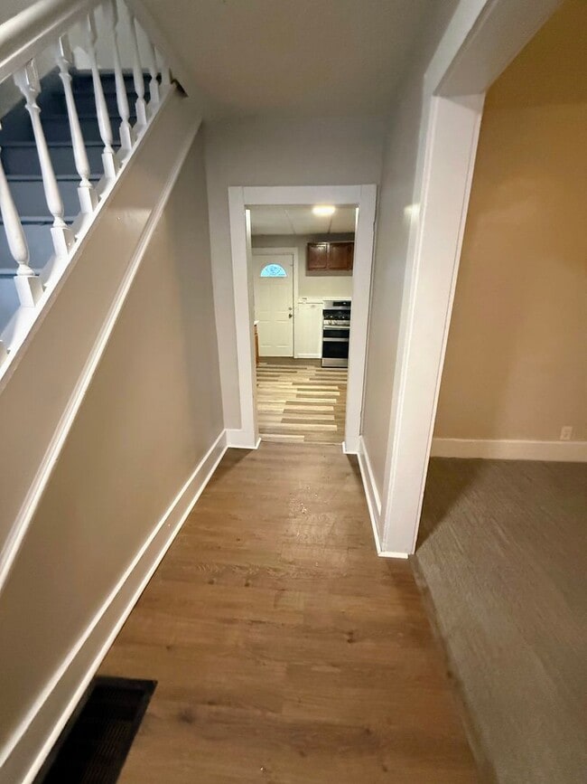 Building Photo - Newly renovated 3-bedroom, 1-bath home in Akron