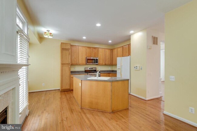 Building Photo - 43794 Virginia Manor Terrace