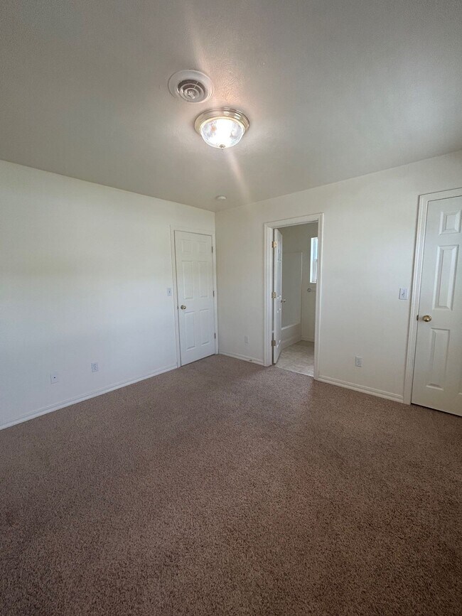 Building Photo - 465 Taft Ave