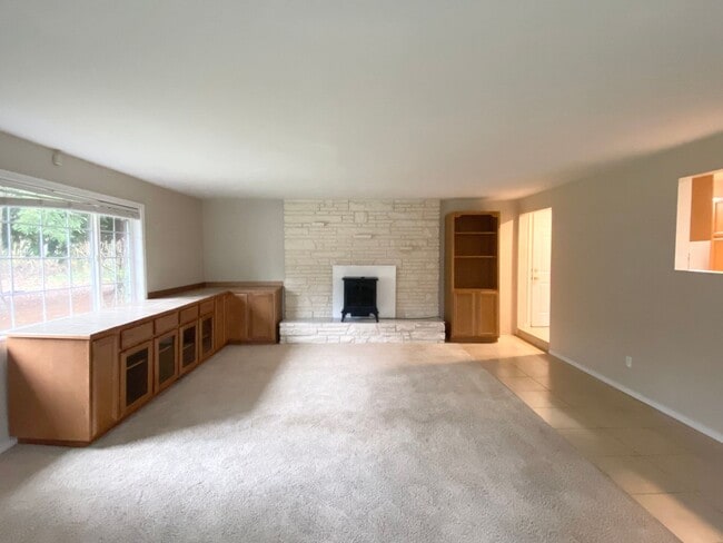 Building Photo - DOWNTOWN Covington home w/ basement