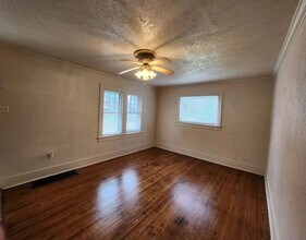 Building Photo - 1650 N Maple---3 bed/ 1 bath