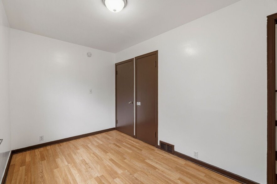 Building Photo - 414 18th St