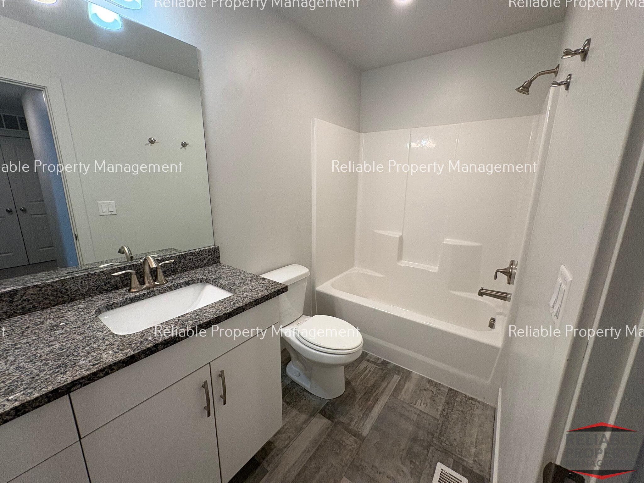 Building Photo - 156 S Emery Ln