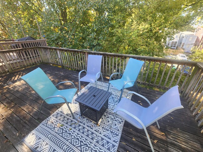 Back Deck - 2111 E Marshall St