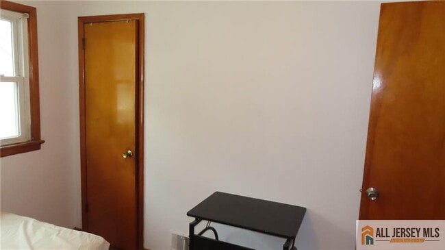 Building Photo - 649 Inman Ave