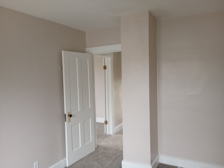 Building Photo - 501 W Main St