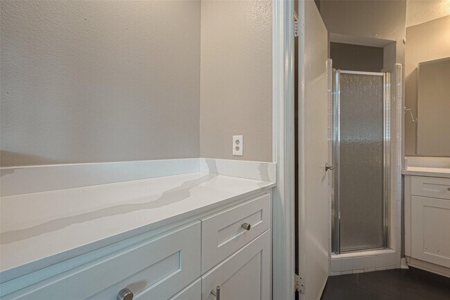 Building Photo - 11406 High Star Dr