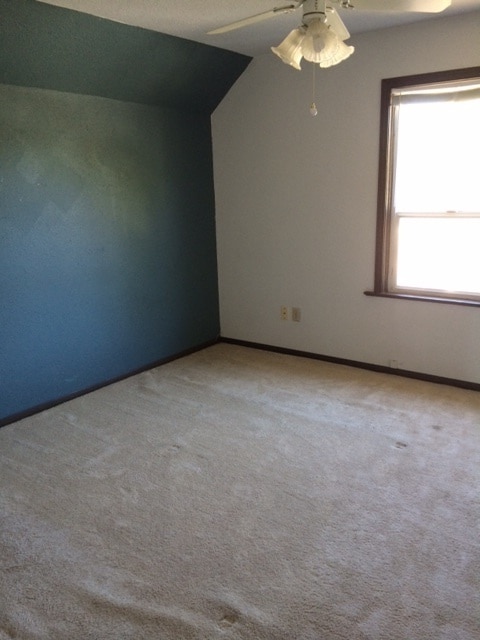 Building Photo - 3 Bedroom 2 Bathroom Home in Fantastic Location