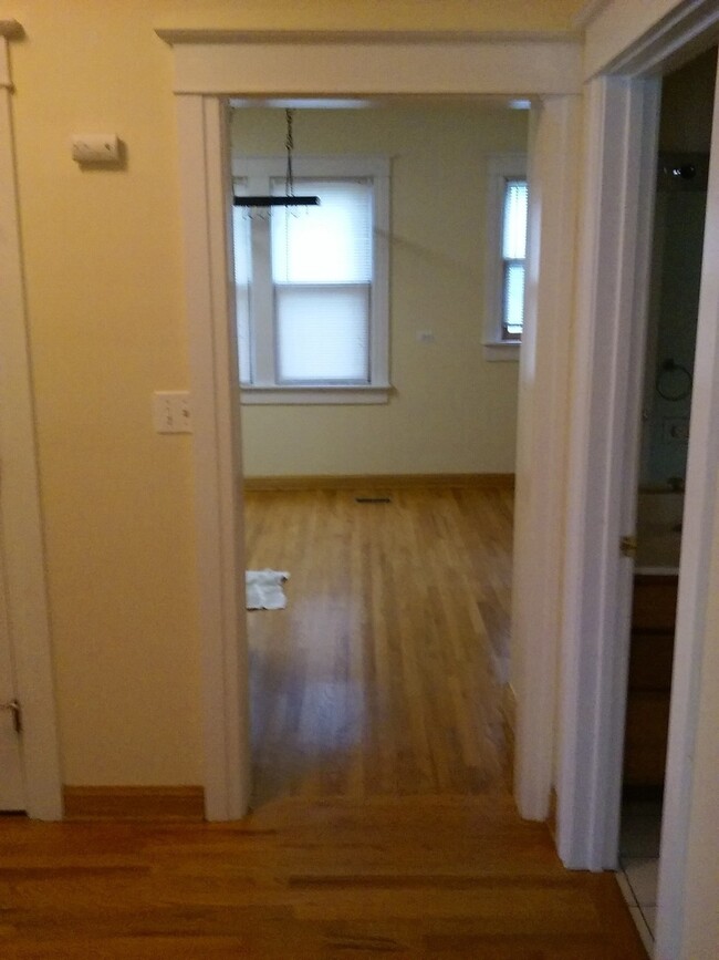Building Photo - 407 S Hough St