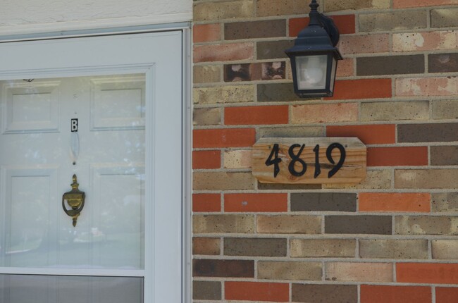 Building Photo - 4819 Meadow Lark Ln