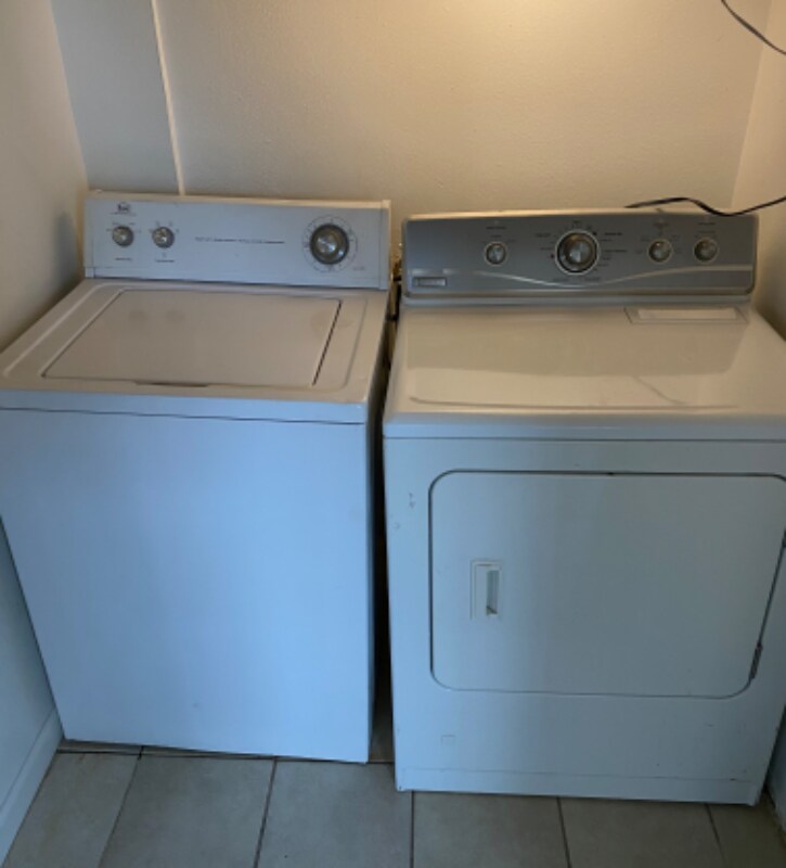 Building Photo - 2400 Annette St