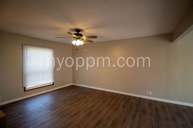 Building Photo - 9129 Grand Ave