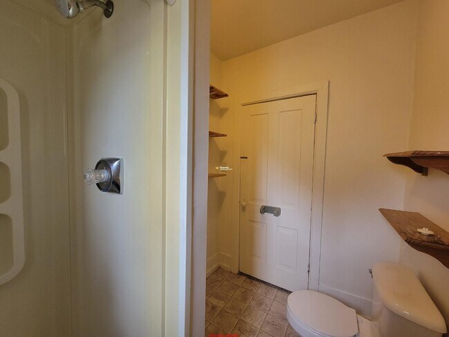 Building Photo - One Room Studio *ALL UTILITIES INCLUDED*