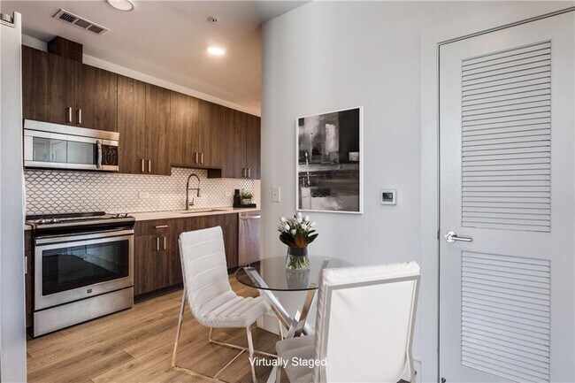 Building Photo - 2213 Poquito St