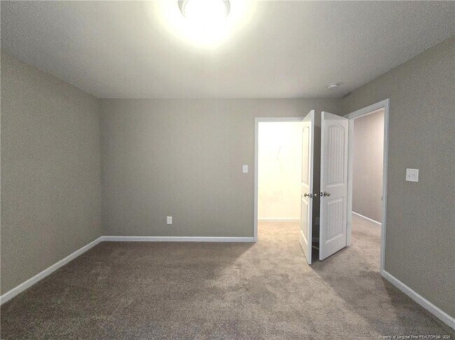 Building Photo - 7018 Summerlin Dr
