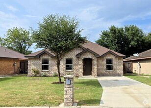 Building Photo - 405 Guayavitos Ln