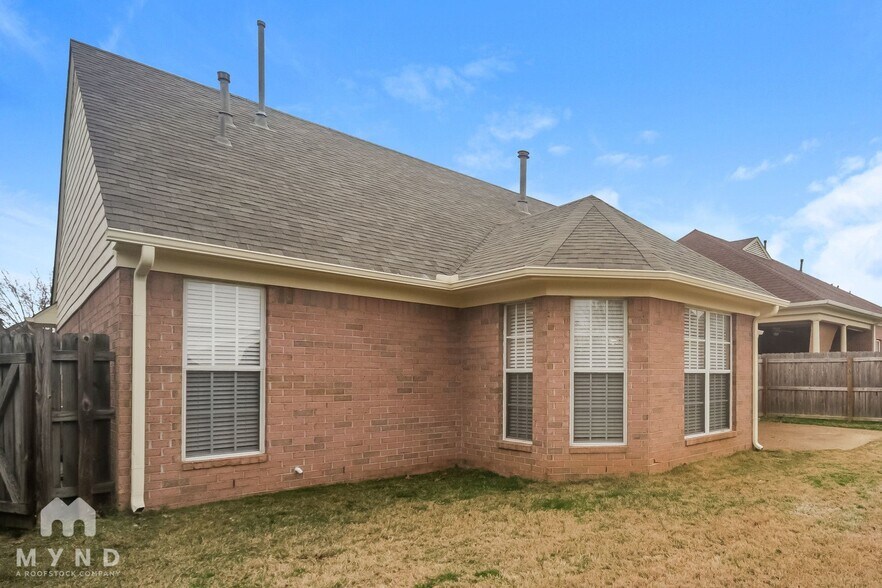 Building Photo - 1115 Warwick Pl