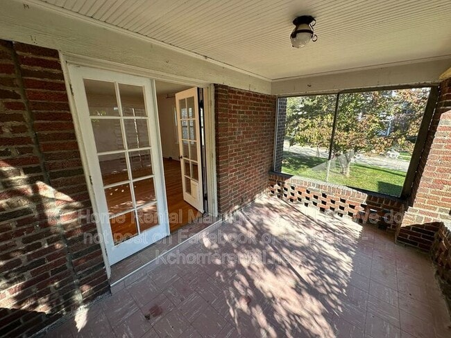 Building Photo - 207 W 51 Terrace