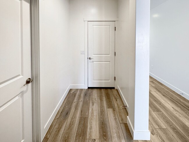 Building Photo - 3011 E Lavatera Dr