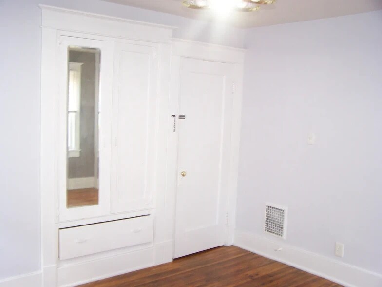 Building Photo - 93 Lovering Ave