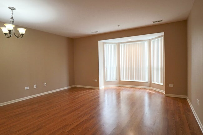 Building Photo - 57 E Hattendorf Ave