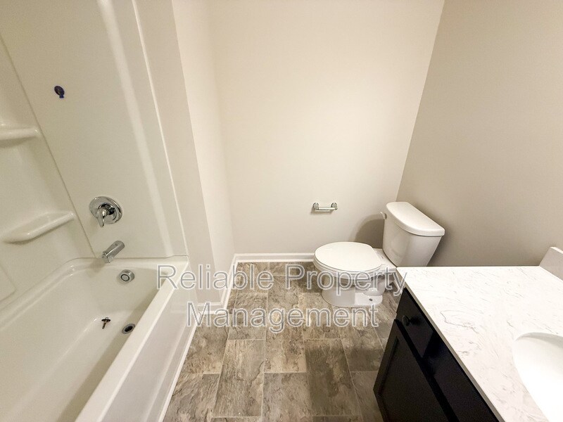 Building Photo - 140 Willow Green Dr