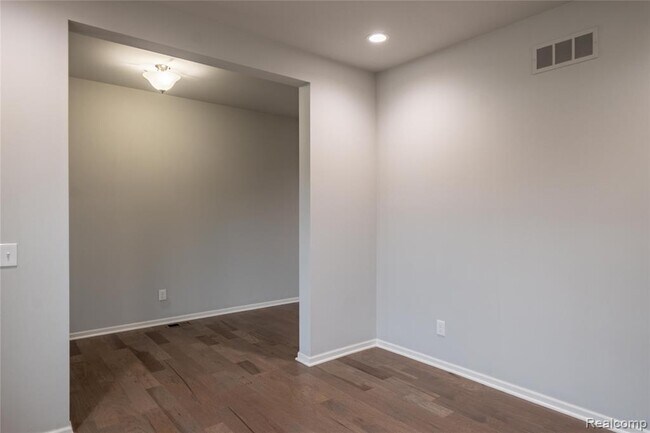 Building Photo - 24180 Liberty Hill Dr