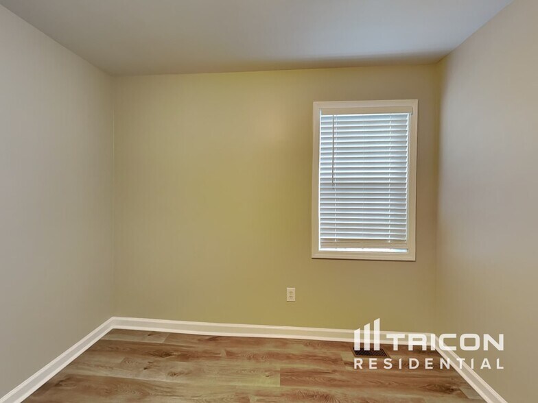 Building Photo - 210 Kennedy Dr