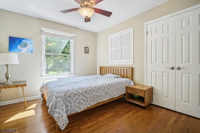 Building Photo - 195 Chaucer Dr