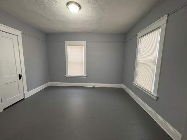 Building Photo - 15624 Halliday Ave