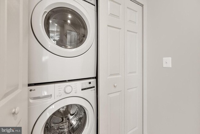 Building Photo - 4560 Strutfield Ln