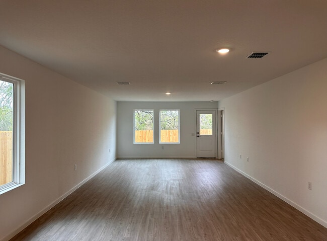 Building Photo - 10727 Vesta Curv