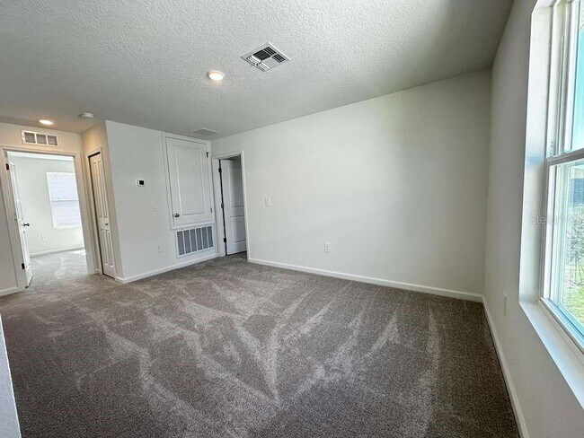 Building Photo - 5431 Meadow Walk Dr