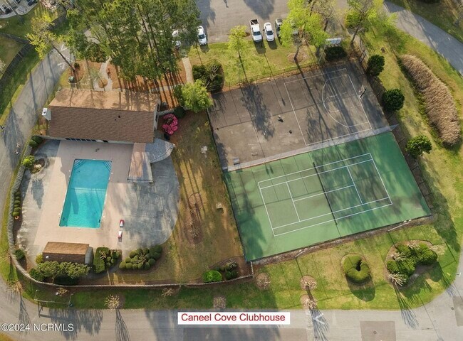 Building Photo - 229 St Luke Ct