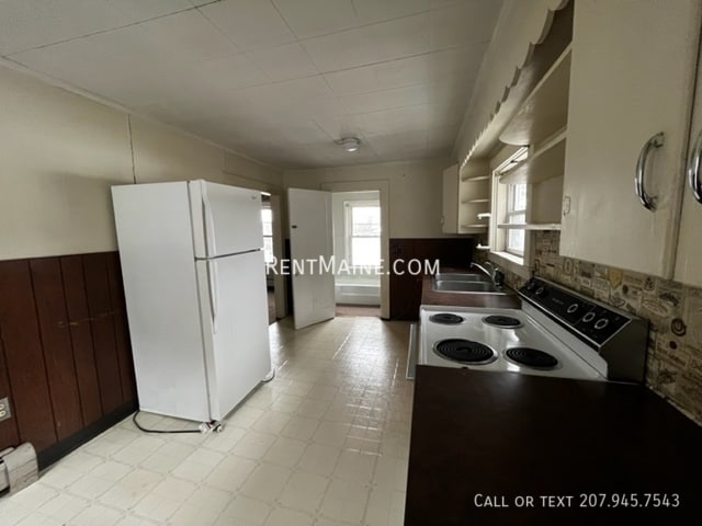 Building Photo - 703 Main St