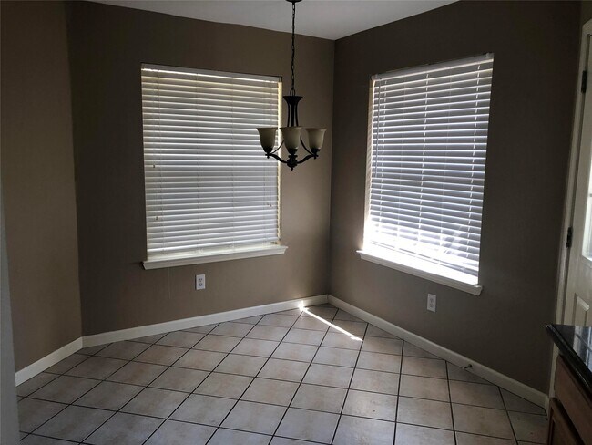 Building Photo - 2919 Foxden Dr