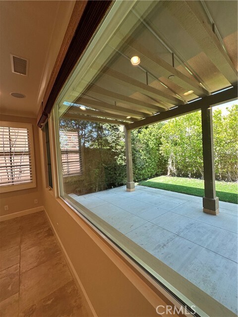 Building Photo - 53 Triana