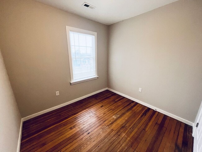 Building Photo - Beautifully Renovated 4bdrm/2bth Home Located in Richmond's Southside!!