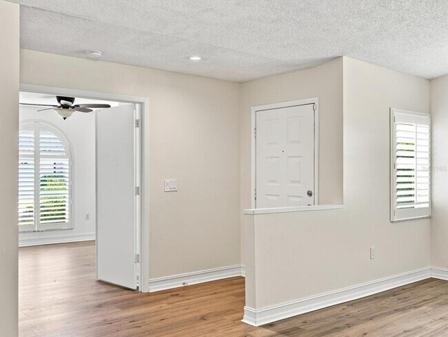 Building Photo - 5381 Kelly Dr