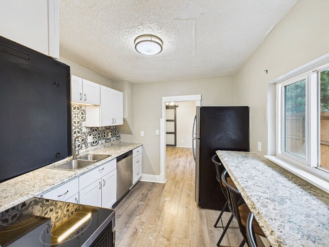 Building Photo - 404 S Race St