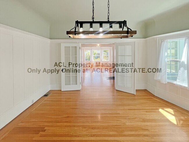 Building Photo - North Oakland Beauty – Modern Comfort Meet...