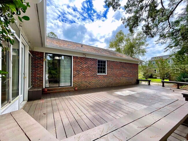 Building Photo - 219 Green Lake Dr