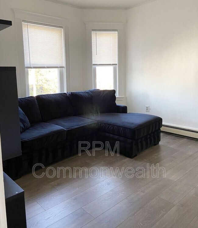 Building Photo - 28 Millet St