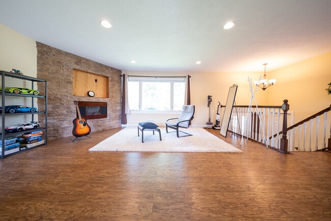 Building Photo - 13124 Oakland Dr