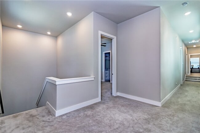 Building Photo - 146 E South St