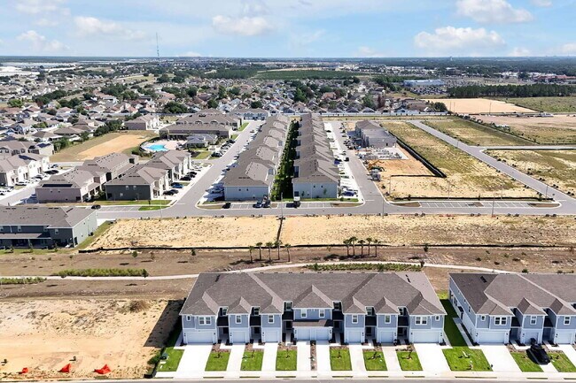 Building Photo - Beautiful New 3-Bedroom Townhome in Davenport — Includes Resort Pool, Modern Clubhouse & Family P...
