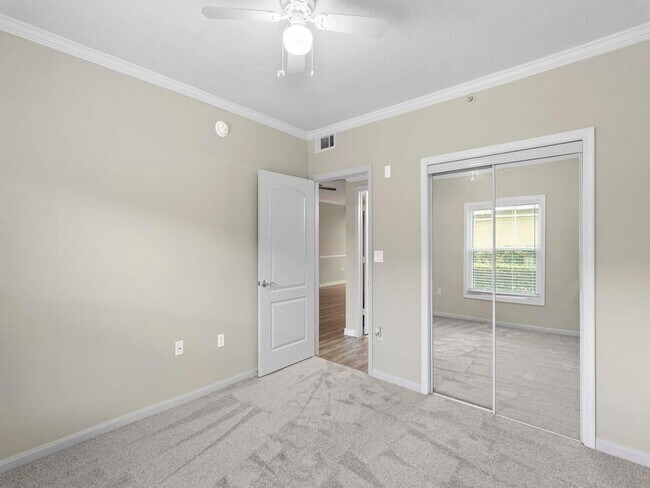 Building Photo - 5095 Fairways Cir