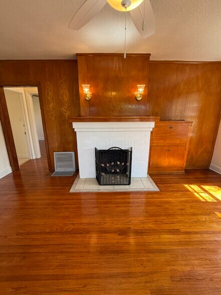 Building Photo - 566 W 38th St