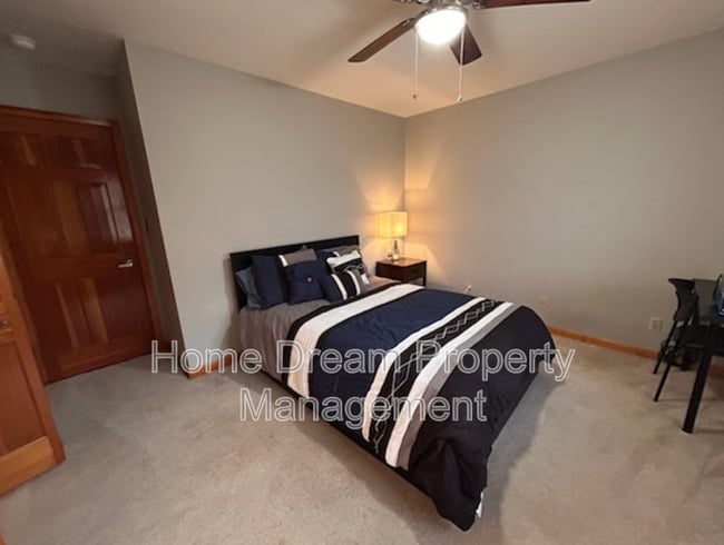 Primary Photo - 1401 Bragg Rd